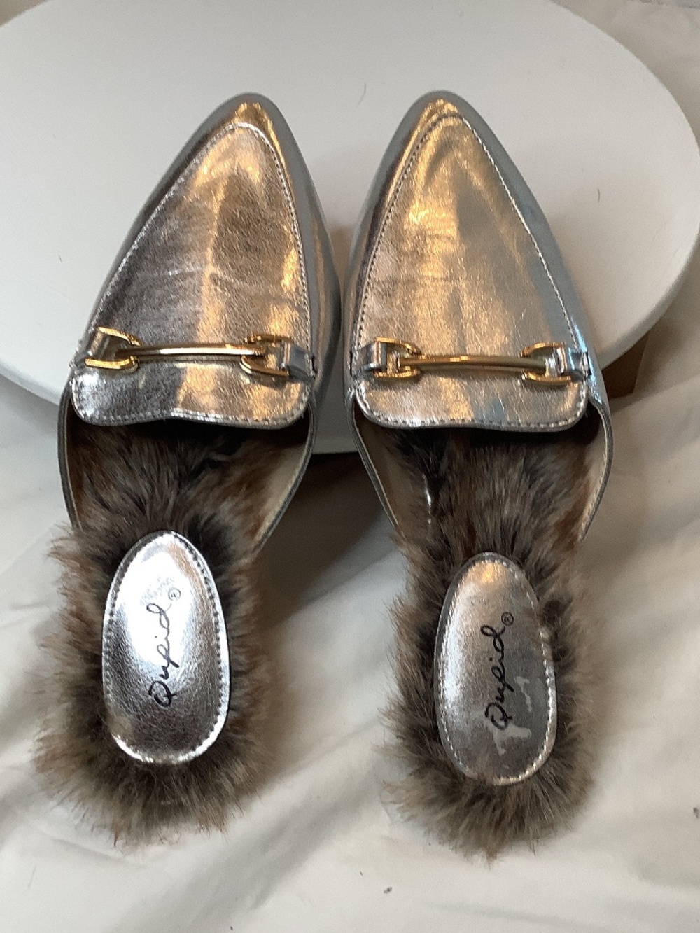 EUC Qupid swirl Mule silver‎ fur sz. 5.5 flats Slingback